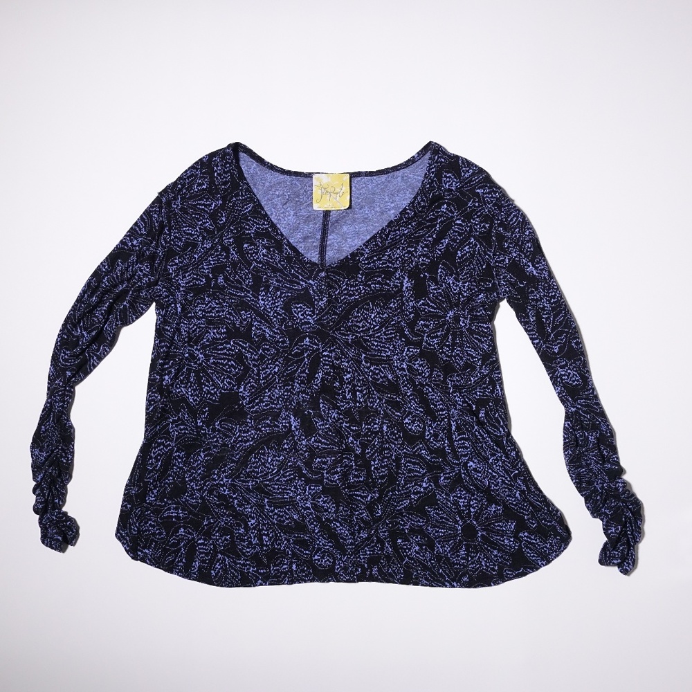 Womans open back Free People shirt